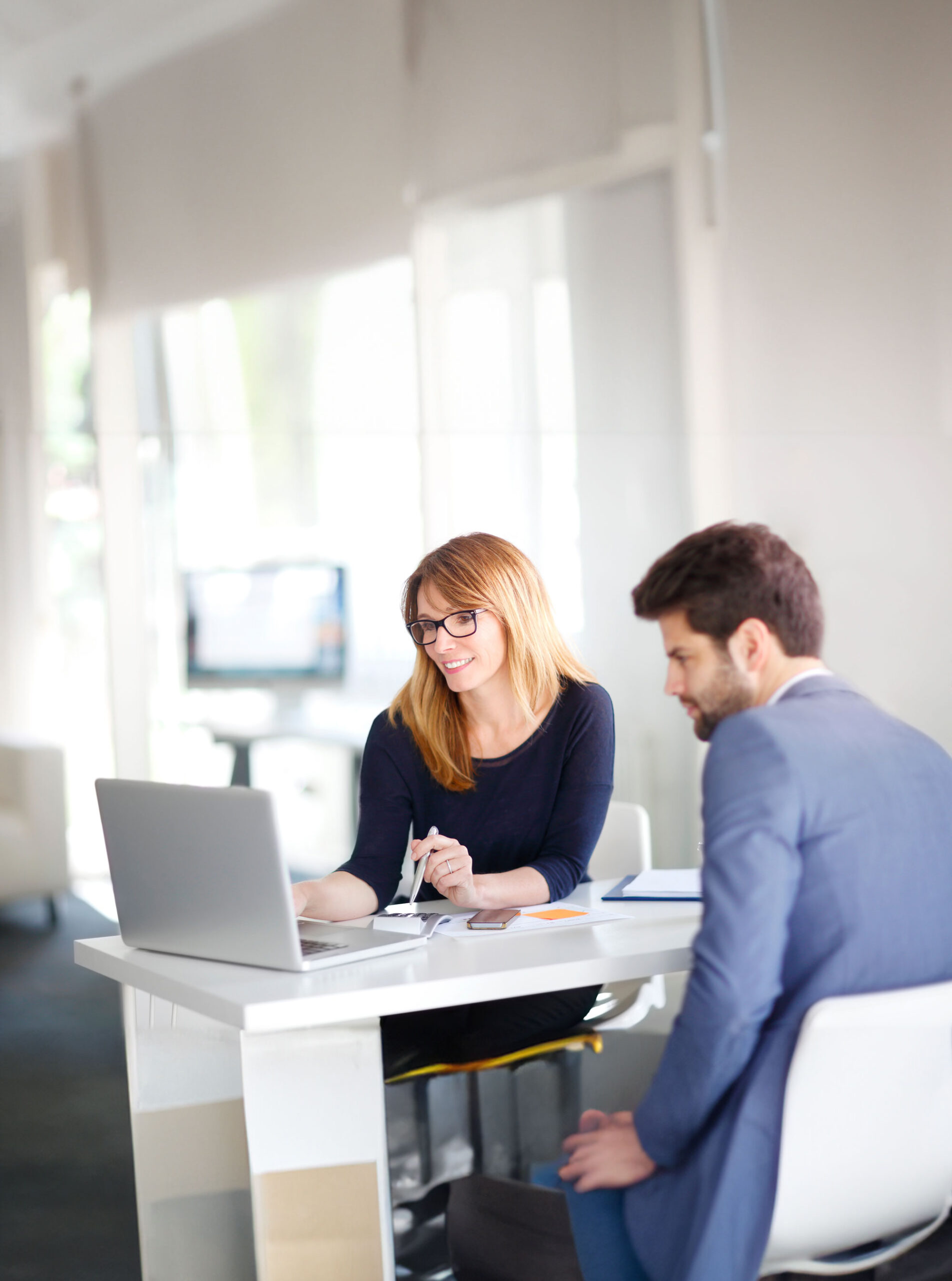 Strategie Team der KKU bei der Besprechung am Computer